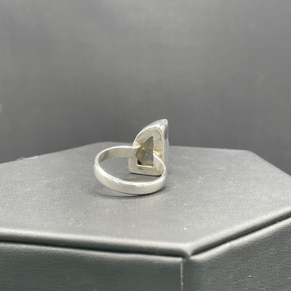Natural Labordorite Fancy Cut Sterling Silver Ring (Size 8) - Picture 7 of 10